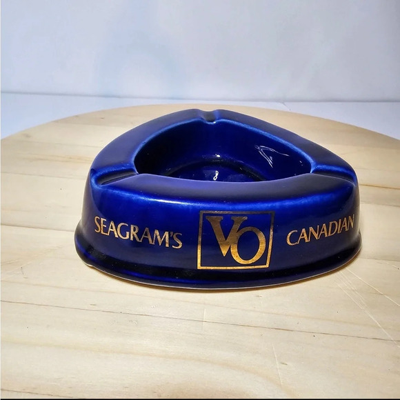 Seagrams VO Canadian Ceramic Ashtray Triangle Cobalt Blue With Gold Lettering - Picture 2 of 9